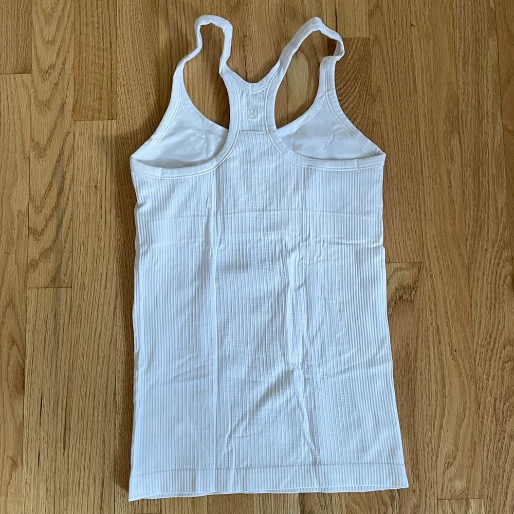 Lululemon Racerback with Built In Bra Size 6 - Picture 2 of 3